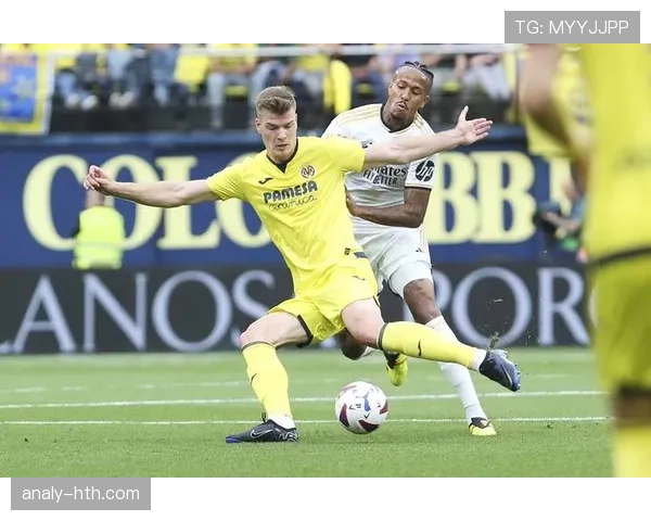 西甲季军争夺战激烈，球队展现出坚韧不拔的斗志分析