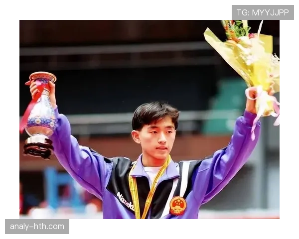 孔令辉这日常真让人怀疑，赛场上乒乓大神，家里可能连碗都不敢摔？